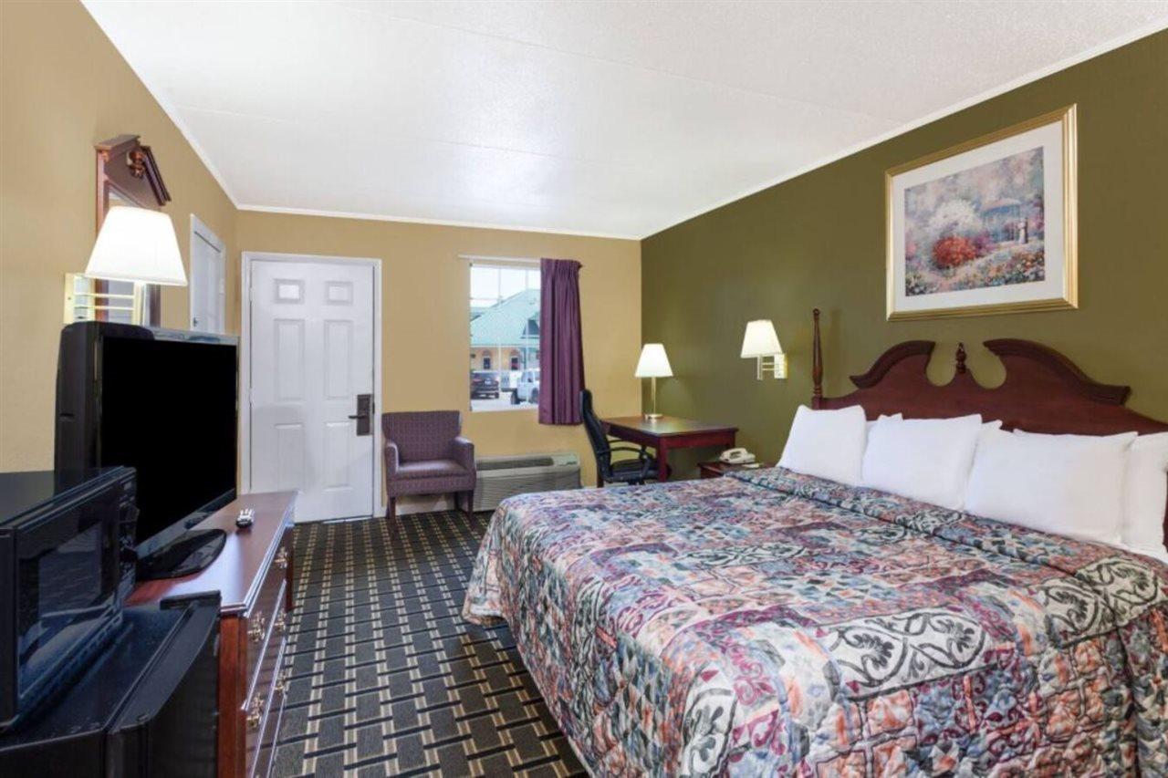 Days Inn By Wyndham Lenoir City Eksteriør bilde