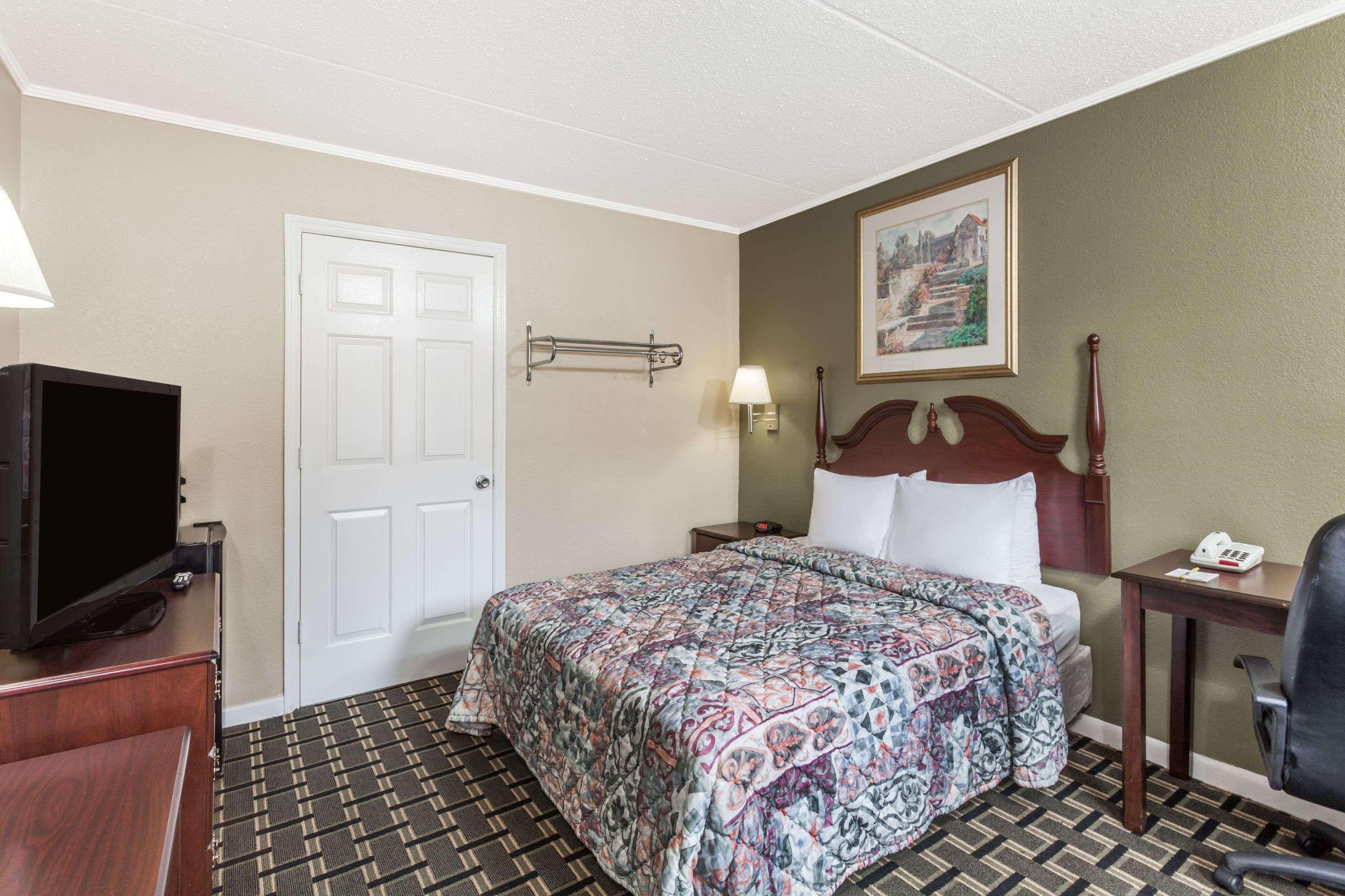 Days Inn By Wyndham Lenoir City Eksteriør bilde