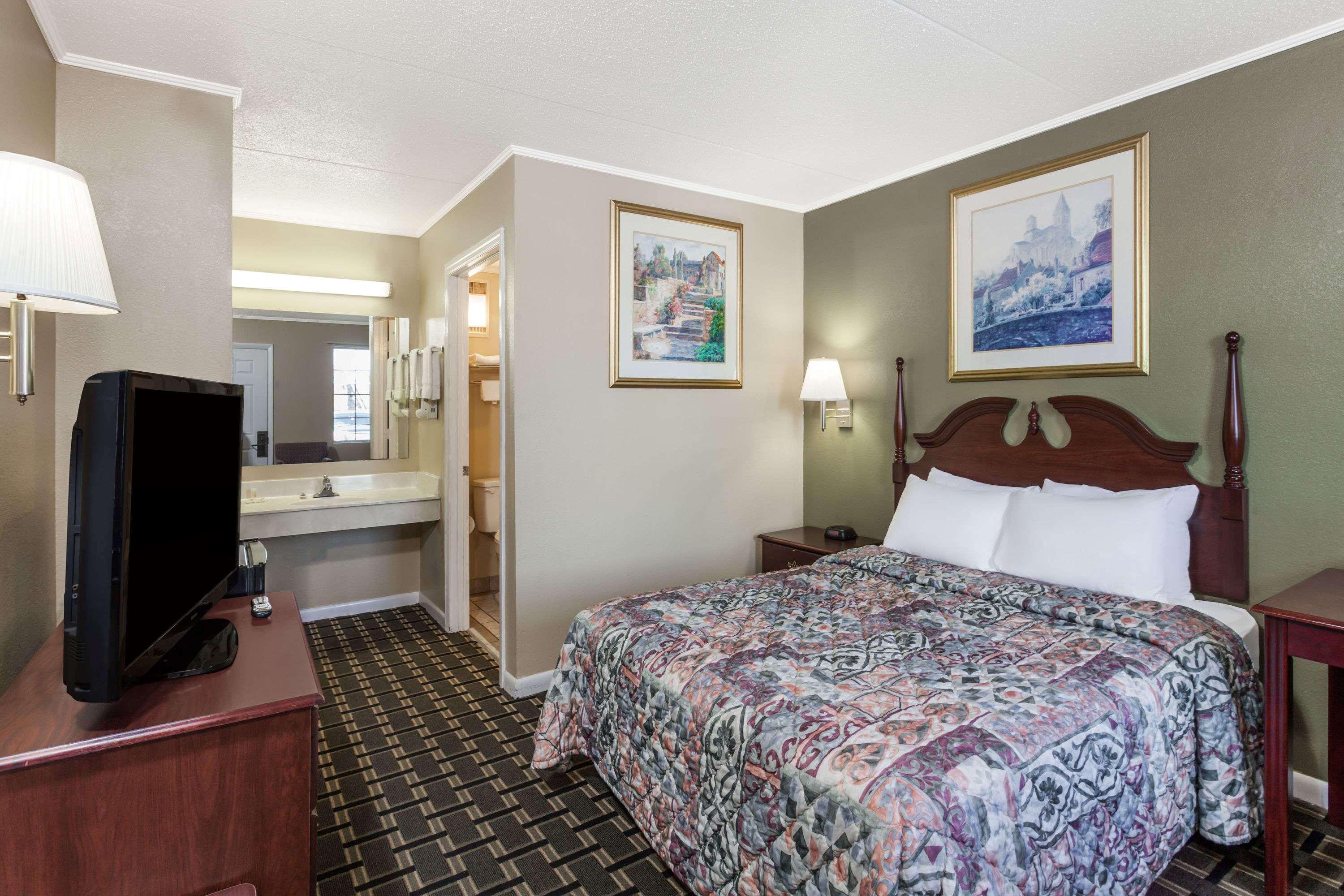 Days Inn By Wyndham Lenoir City Eksteriør bilde