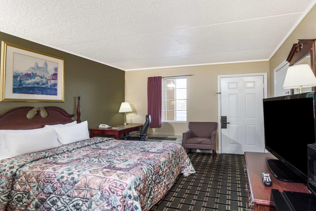 Days Inn By Wyndham Lenoir City Eksteriør bilde